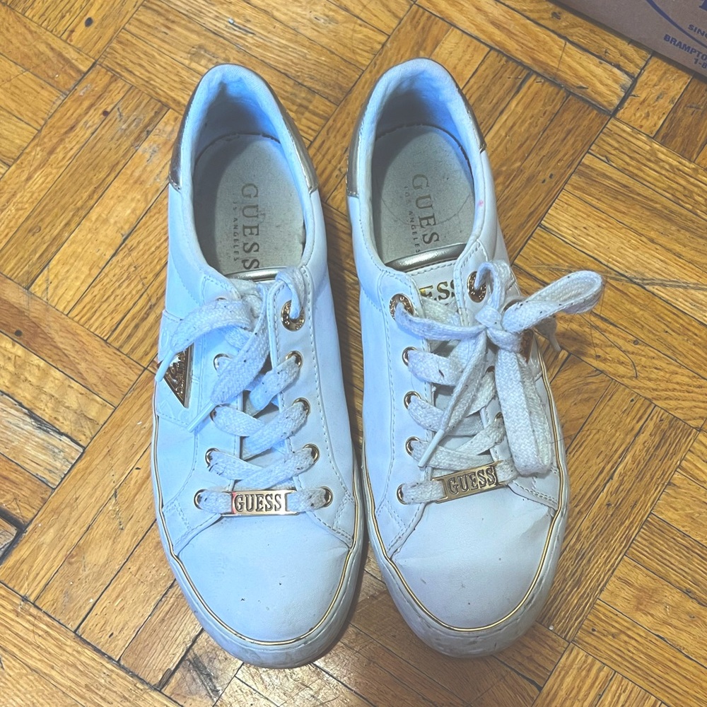 Beautiful Guess Shoes/Sneakers Size 7